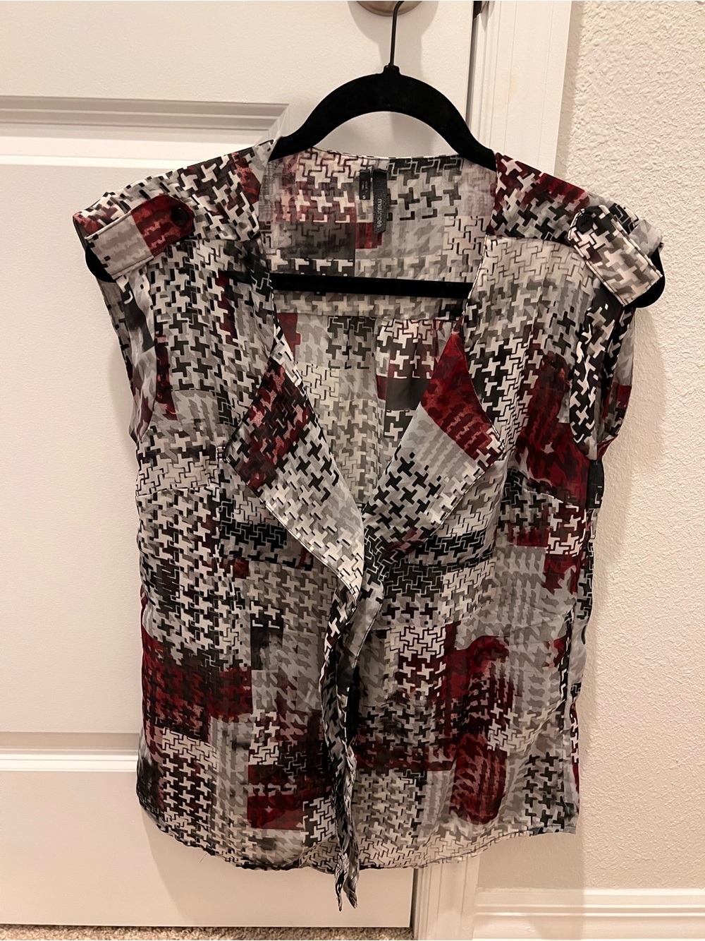 Maurices Sleeveless Abstract Houndstooth Blouse Small Sheer Tie Front Top